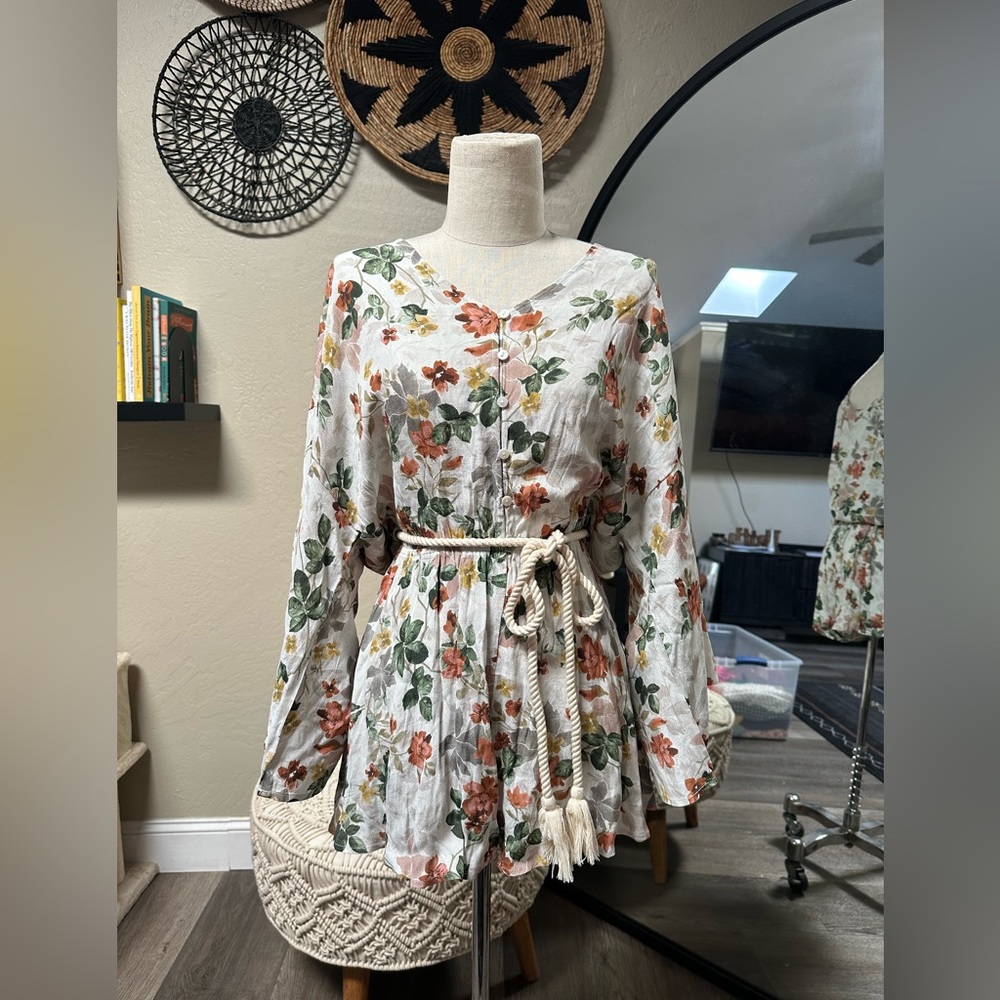 Dress Forum Los Angeles Floral Romper Small